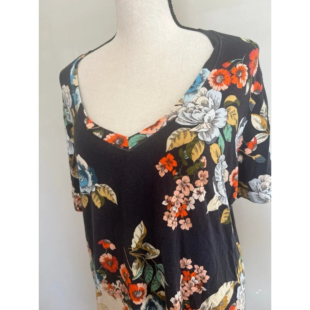 Johnny Was Emma Rose Favorite Floral Print V-Neck Tee in a bamboo/spandex XL - Picture 2 of 7